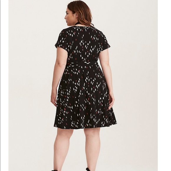 Torrid Ikat Print Tie Waist Faux Wrap Dress Sz 1 - Picture 2 of 8